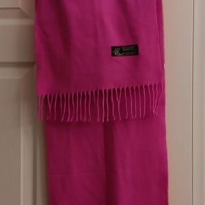 Soft cashmere and 10% viscose brilliant pink scarf